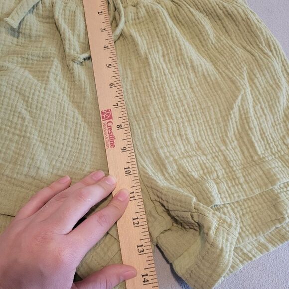 Princess Polly Green Shorts Size 4 - Picture 4 of 7